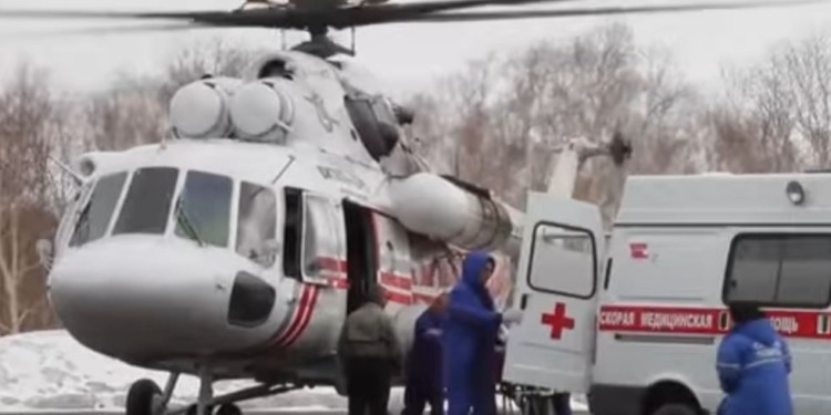 На Камчатке упал вертолет с туристами. Трое серьезно травмированы