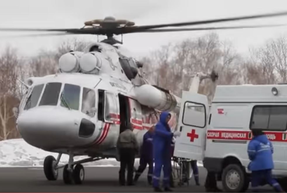 На Камчатке упал вертолет с туристами. Трое серьезно травмированы 1