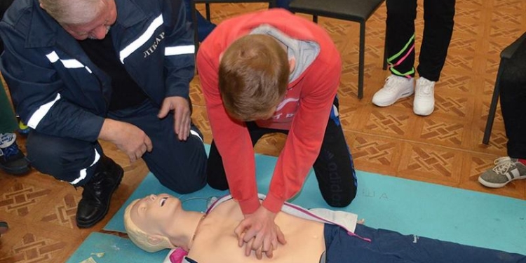 Это надо знать не только школьникам: в Николаеве для кружковцев провели спецкурс по парамедицине