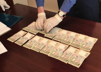 В Киеве за взятку задержали начальника облуправления Фонда госимущества и его заместителя
