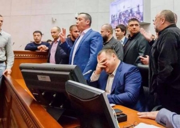В Днепре горсовет на сессии не смог рассмотреть отставку секретаря и другие вопросы – не хватило одного депутата для кворума