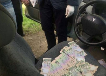 В Днепропетровской области депутатов горсовета задержали на взятке