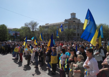 В Мариуполе митинговали против ОппоБлока и Русского мира. Что одно и то же