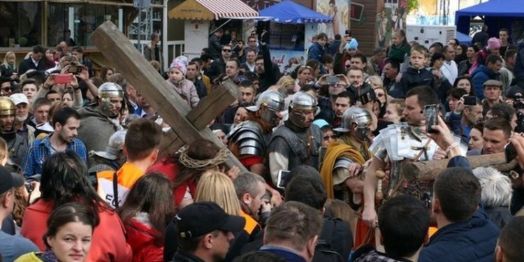 В Одессе устроили шествие-реконструкцию Страстей Господних