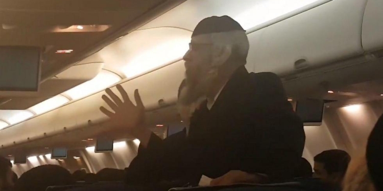 Ортодокс на час задержал вылет самолета из Киева в Израиль – требовал убрать телевизоры. Нашли соломоново решение