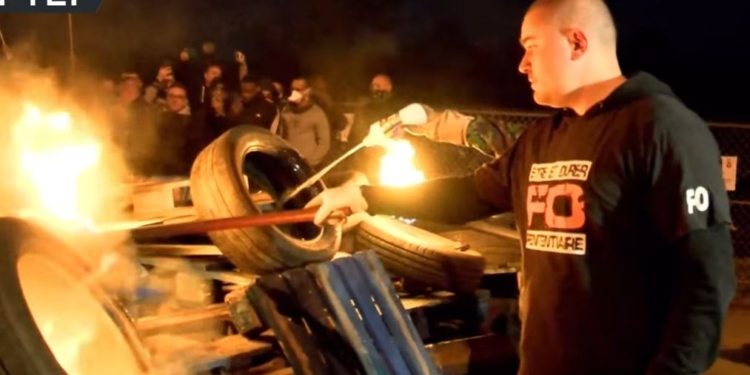 В Париже протестовали тюремщики – жгли баррикады и подрались с полицией