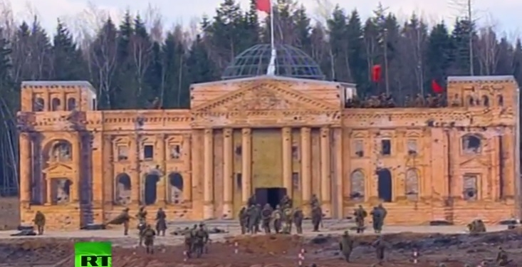 На Берлин! В Подмосковье провели масштабную реконструкцию штурма рейхстага