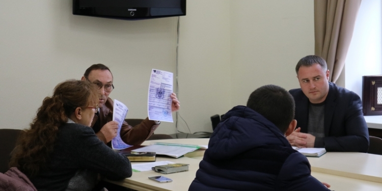 “У прокуратуры к нам вопросов нет, с нашей стороны все выполнено законно”, – директор Николаевского зоопарка отчитался перед депутатами за тигрят