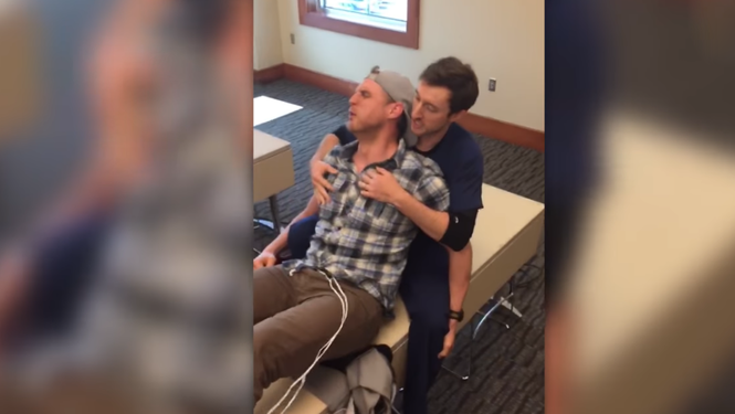 Виртуальные роды – как настоящие. Мужчина выдержал 20 секунд боли