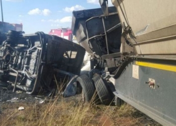 Жуткое ДТП в ЮАР: школьный автобус столкнулся с грузовиком, сгорело 20 детей