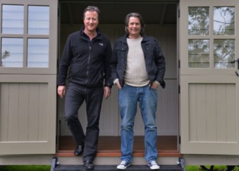 Что делают политики после отставки? Кэмерон купил сарай, чтобы писать мемуары