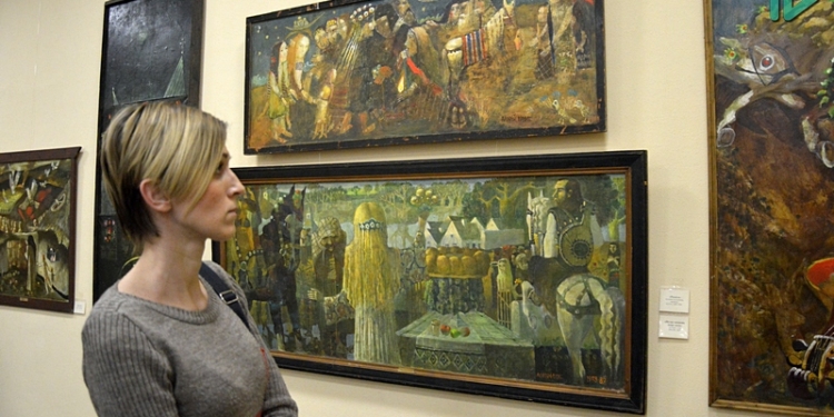 «Небесное и земное»: в Николаеве открылась выставка художника Андрея Антонюка