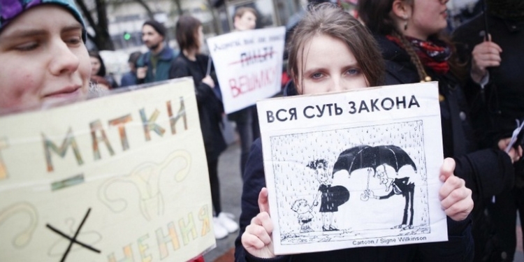 Ее тело – ее дело: в Киеве прошла акция протеста против запрета абортов