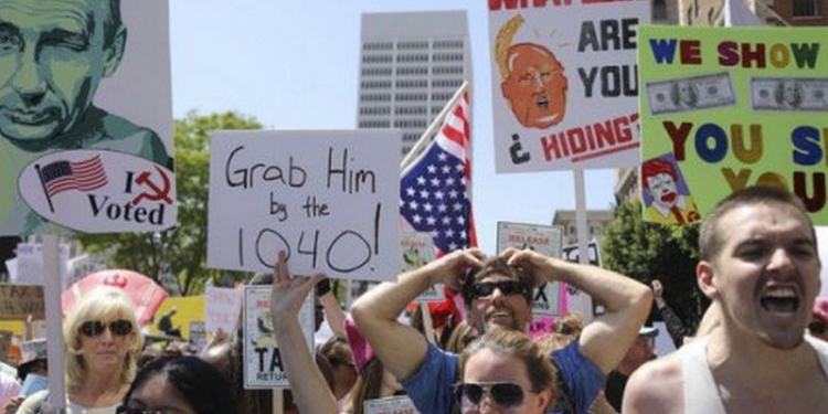 ​Трамп считает проплаченными протесты с требованием опубликовать его налоговую декларацию