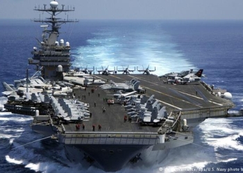 Ударная группа ВМС США с авианосцем в составе выдвинулась в сторону Северной Кореи