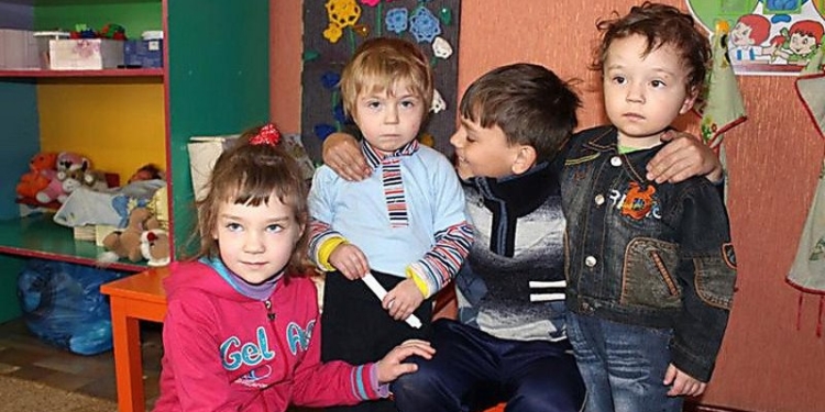 В Полтавской области десятилетний мальчишка вынес из пожара трех маленьких братьев