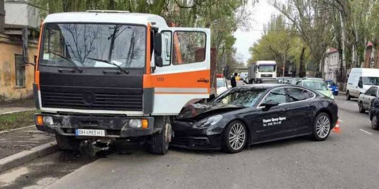 Одесса шикует: на тест-драйве разбили Porshe за три миллиона с лишним