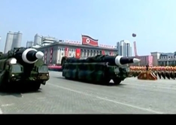 В КНДР провели парад – впервые показали ракеты для запуска с подводных лодок