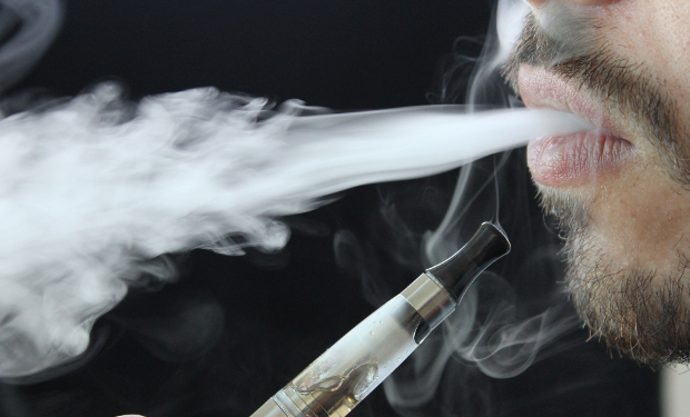 Новые хуже старых. Электронные сигареты затрудняют отказ от обычных