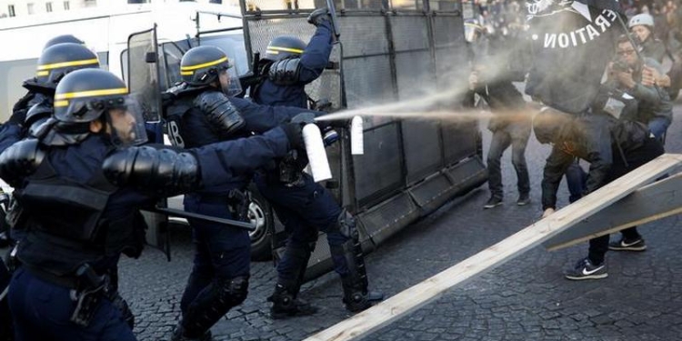 Во Франции выборы закончились массовыми беспорядками