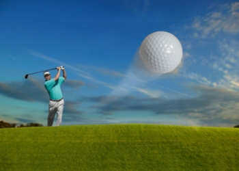 Поле для гольфа попало под суд за улетевшие мячики