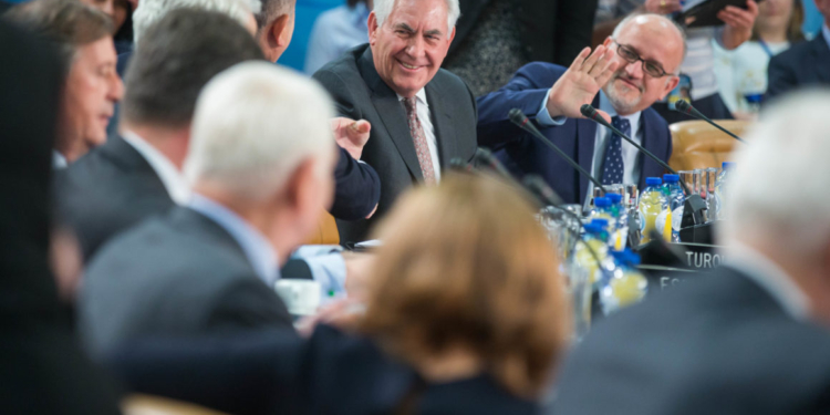 Госсекретарь США назвал бессмысленными контакты с Лавровым – ему “танцевать не позволено”