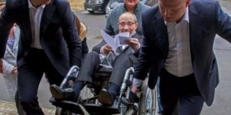 Кернес задекларировал инвалидную коляску и 38,9 млн.грн. наличными