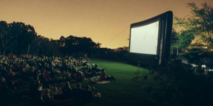 В киевском Гидропарке откроется бесплатный кинотеатр для пенсионеров