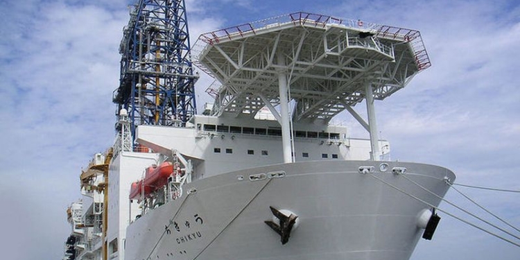 В Японии ученые планируют пробурить земную кору насквозь и добраться до мантии планеты