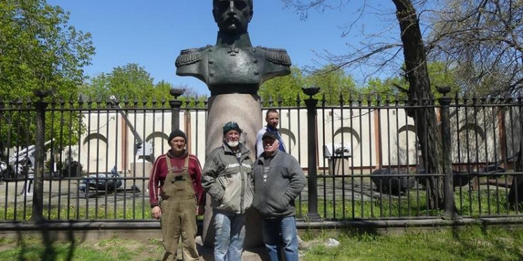 В Николаеве вернули на место вице-адмирала Корнилова