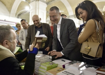 Экс-глава АП Ложкин подал e-декларацию: доход семьи за год превысил 13,5 млн.грн.