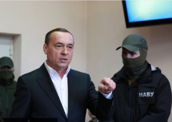 В Соломенском суде проходит заседание по избранию меры пресечения Николаю Мартыненко. Трансляция