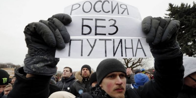 «Надоел». В России начались акции против Путина, организованные движением Ходорковского