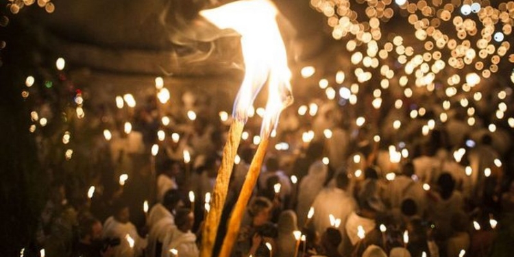 В храме Гроба Господня в Иерусалиме сошел Благодатный огонь