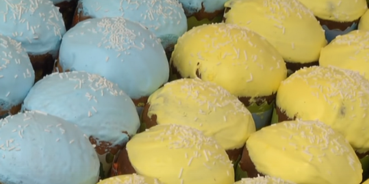 В Днепре из 512 пасок создали самый большой флаг Украины