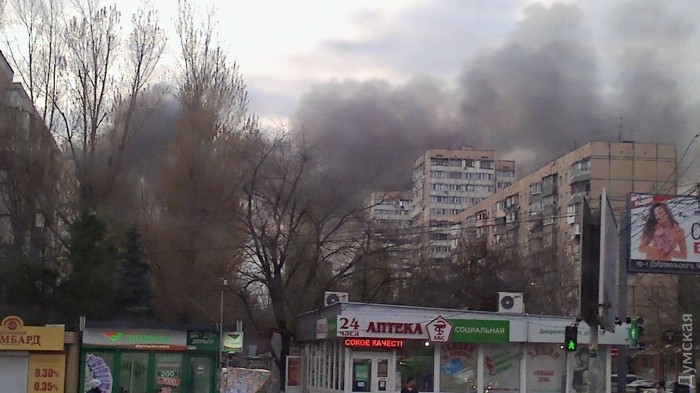 В Одессе возник масштабный пожар на рынке "Северный" 6