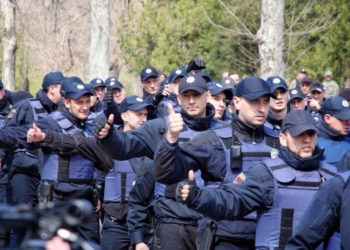 В Одессе “полиция встала на сторону сепаров”. Правый сектор объявил “срочную мобилизацию”