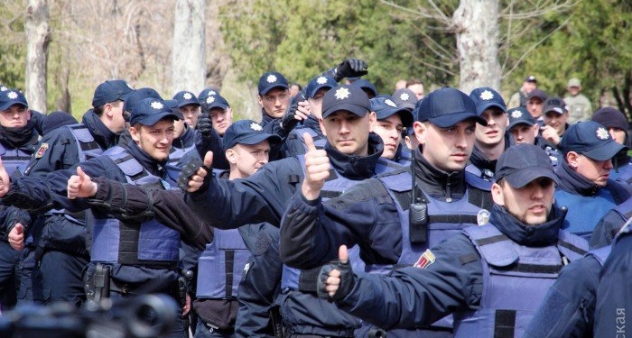 В Одессе “полиция встала на сторону сепаров”. Правый сектор объявил “срочную мобилизацию”