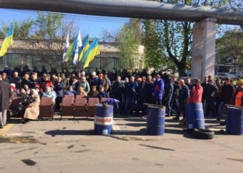 В Николаеве полиция открыла уголовное дело за пикет портовиков возле администрации НФ АМПУ