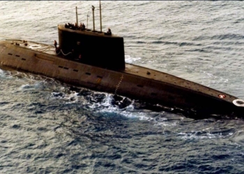 Посмотреть на учения НАТО? Латвия заявила и 2 подлодках и корабле РФ в своей экономической зоне