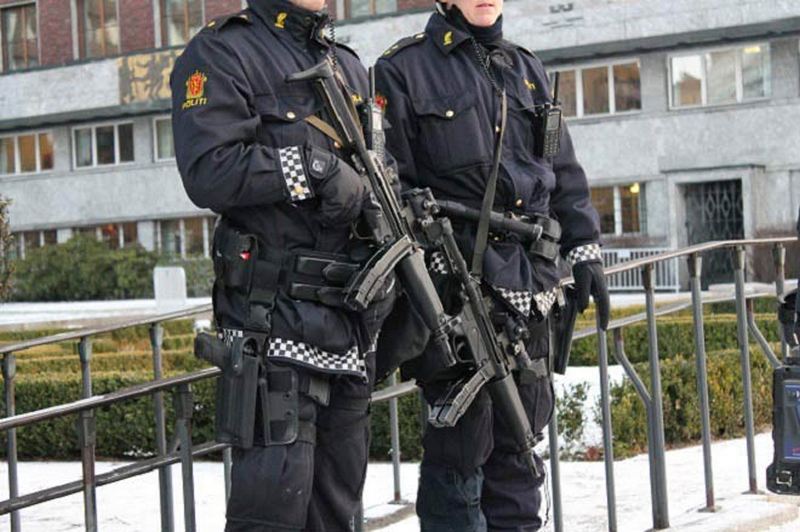 После инцидента в Стокгольме в крупных городах Норвегии полиции раздадут оружие 1