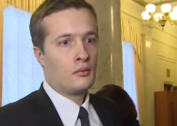 Журналисты поймали сына президента – нардепа Алексея Порошенко на нарушении ПДД