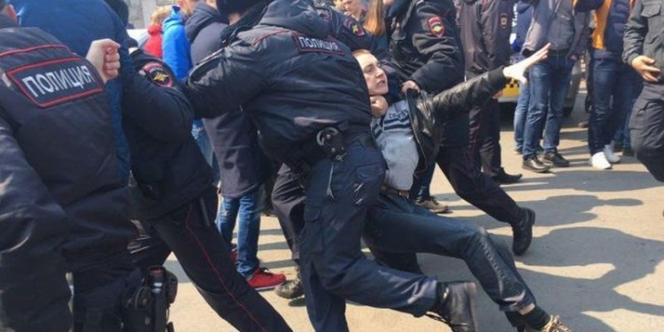 В Санкт-Петербурге задержали 40 участников “прогулки оппозиции”