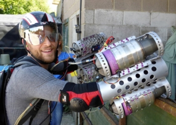 Британский инженер создал реактивный костюм