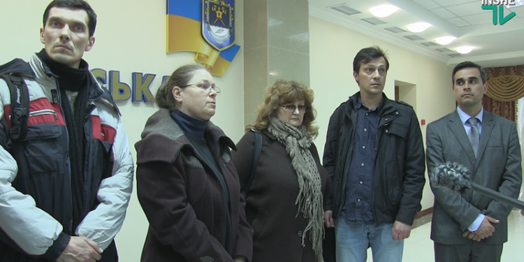 “Кравченко политикой прикрывает проблемы в театре”, – бунтари Николаевского русского драмтеатра просят помощи