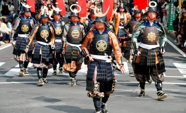 В японском городе Кофу прошел парад 1300 самураев