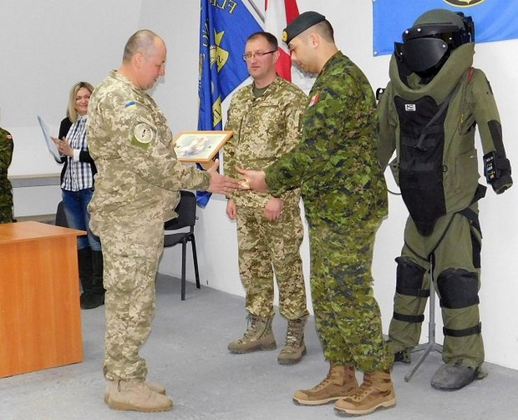 Украинским саперам вручили сертификаты НАТО 1