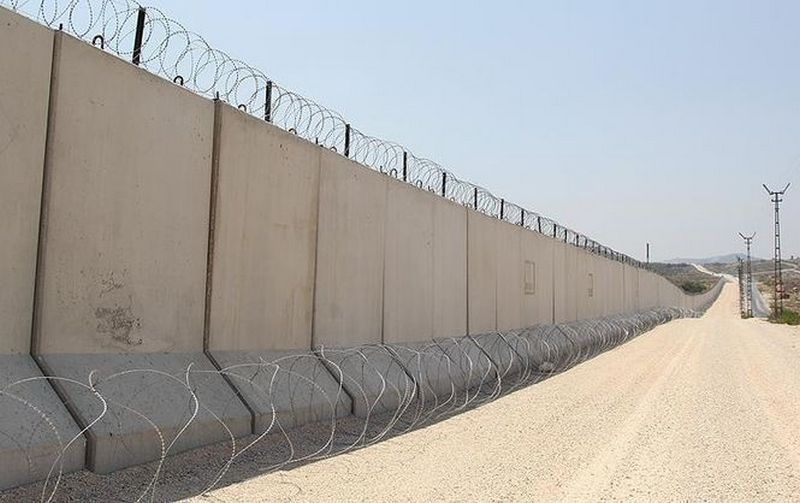 Турция отчиталась о завершении строительства 556-километровой бетонной стены на границе с Сирией 1