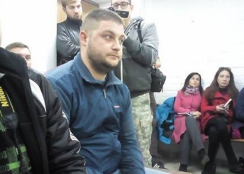 Печально известные николаевские дебоширы Артем и Гена поносят электронные браслеты
