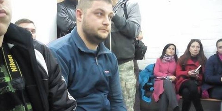 Печально известные николаевские дебоширы Артем и Гена поносят электронные браслеты